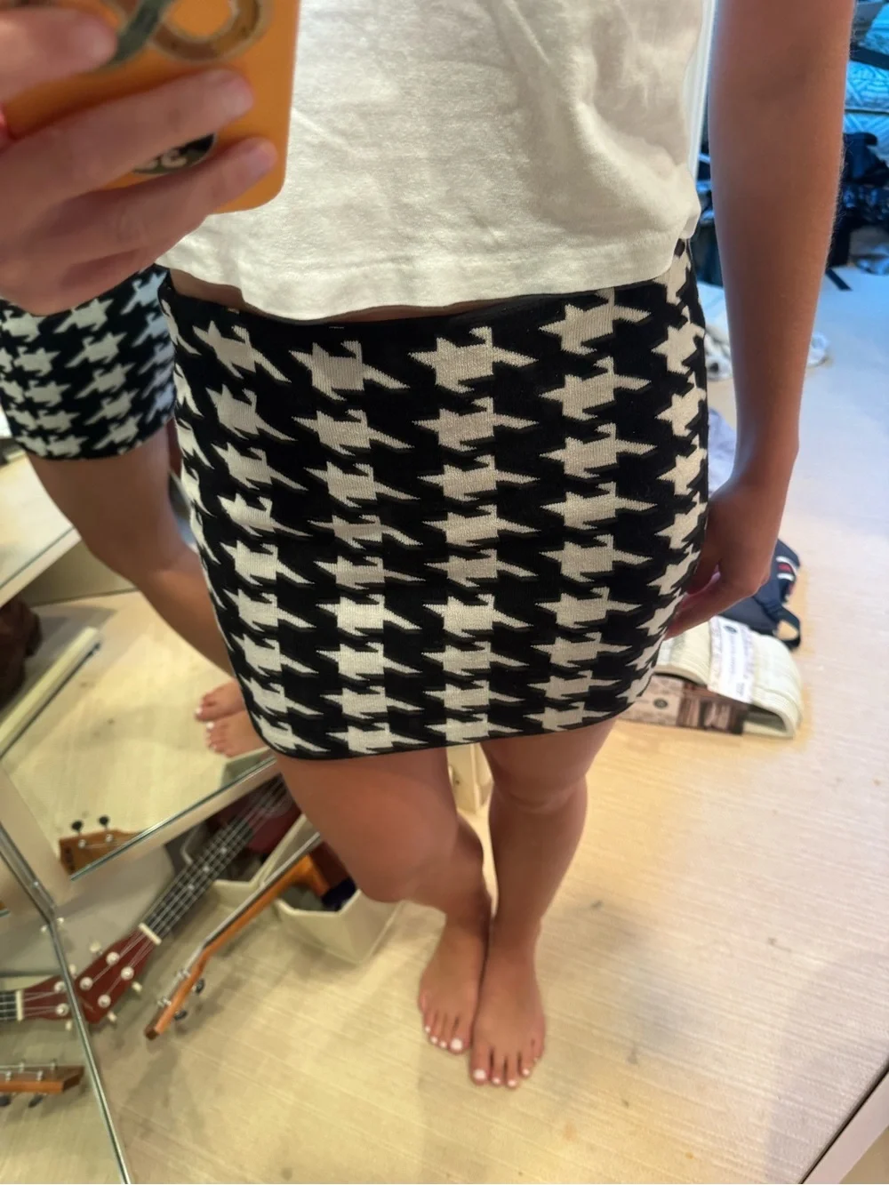 Alice and Olivia Black & White Houndstooth Mini Skirt Size 2